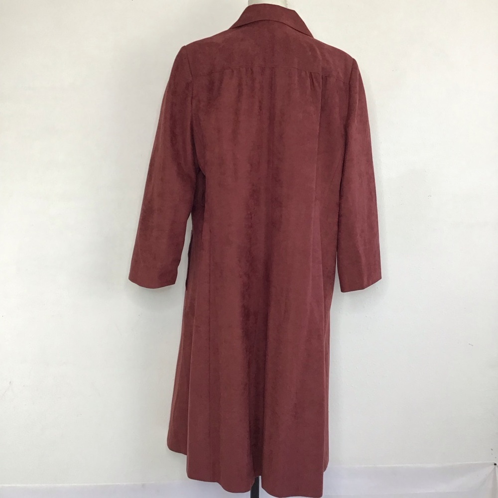 SEARS WOMEN RARE ANTIQUE WINE ROSEY MARVE FAUX SUEDE LONG BUTTON UP COAT SZ 20.5 - Picture 3 of 9
